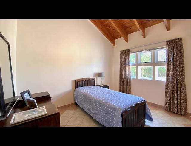 4 BEDROOM HOUSE FOR SALE IN PORT OWEN